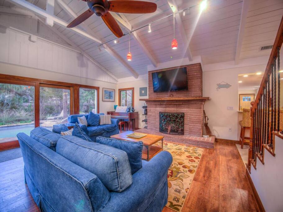 Island Oasis - Living Room
