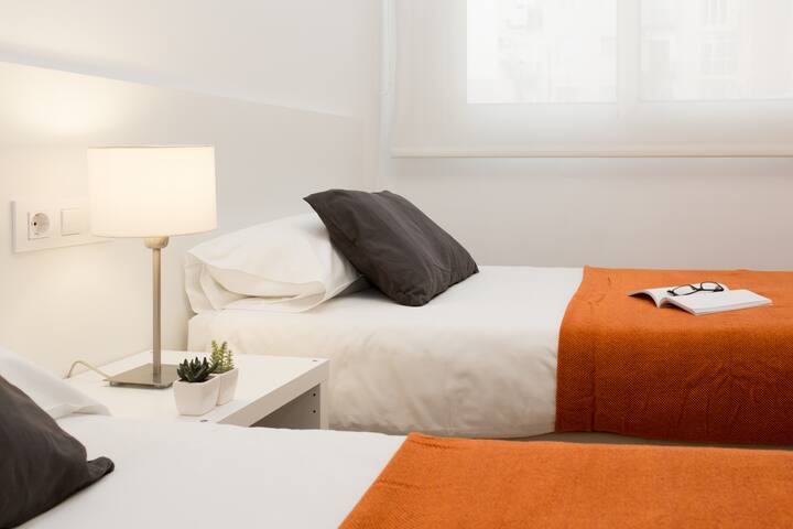 Three Bedroom Duplex Apartment With Terrace Steps From Subway Station in BCN Center gallery image 3