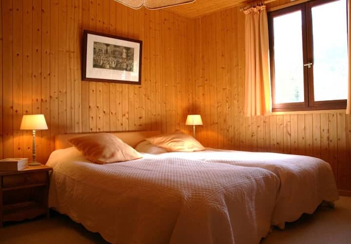 dormitorio 2.
Las 2 camas se pueden separar.
un lavabo está empotrado en un armario