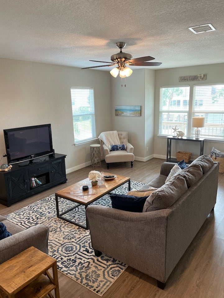 Pirates Beach Beauty! Safe & Convenient- Sleeps 10 - Galveston, TX
