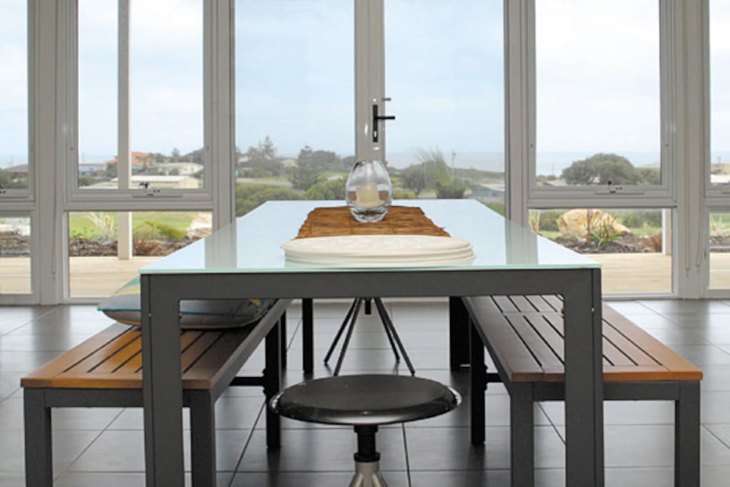 Dine looking out toward the ocean.