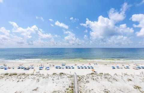 Direct beachfront in the heart of Gulf Shores!