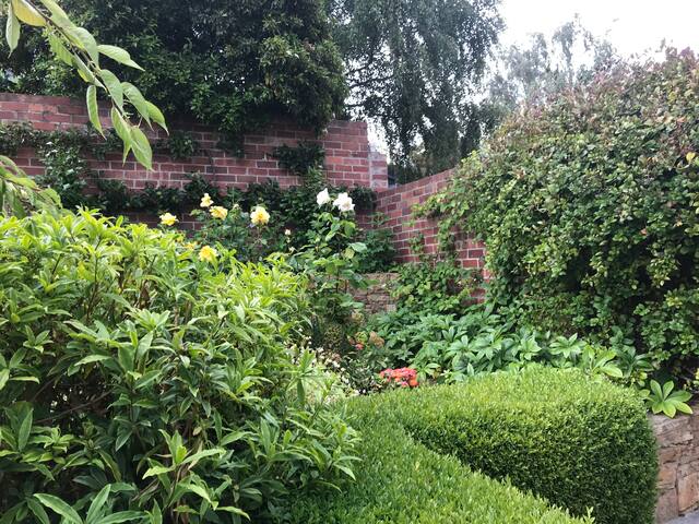 Beautiful Battery Point Weene Cottage gallery image 2