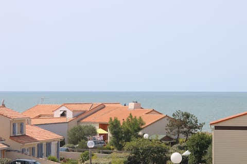 Top performing Airbnb: Studio with view on the sea (150 m from the beach) in Saint Michel Chef Chef
