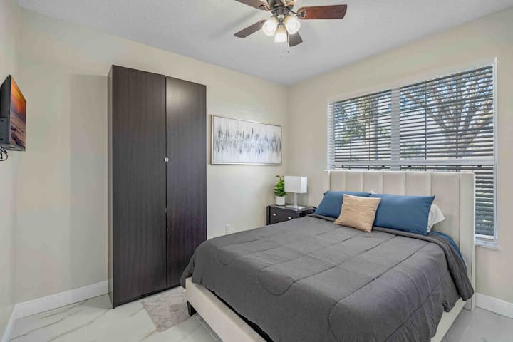 סוויטה עם מיטת קווין סייז וחדר רחצה פרטי