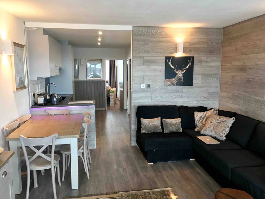 Excellent sized lounge with 46inch HD TV and fats internet wifi.