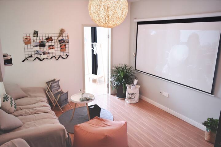 【土豆麻麻 · 土豆小窝】解放碑精致北欧公寓/超大投影/洪崖洞/美食街/吃货天堂/密码锁/管家式服务