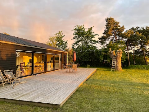 Newly built (year-round) cottage directly overlooking the fjord