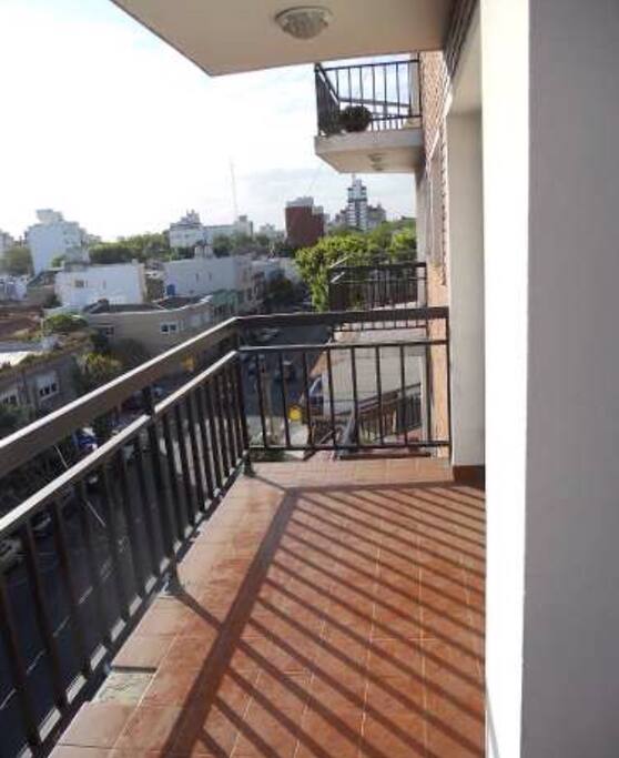 Balcon corrido, todos los ambientes a la calle.