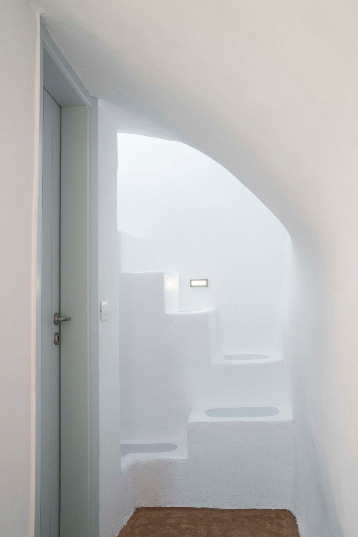 บันไดลงสู่รังแห่งความรัก :-)
(ห้องนอน)