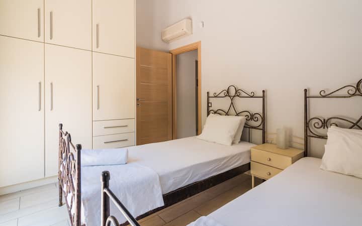 King Size Double Bedroom Five, 200 cm x 180 cm