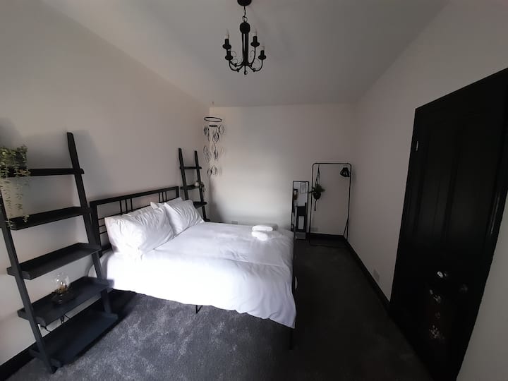 Სამრეწველო კონტრასტი - საძინებელი 2 - დიდი ორადგილიანი საძინებელი