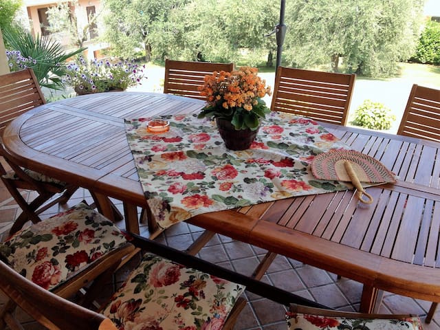 Entire home with 4 bedrooms in Lake Garda - VILLA WITH BEAUTIFUL LAKE VIEW AND CHILDREN AREA