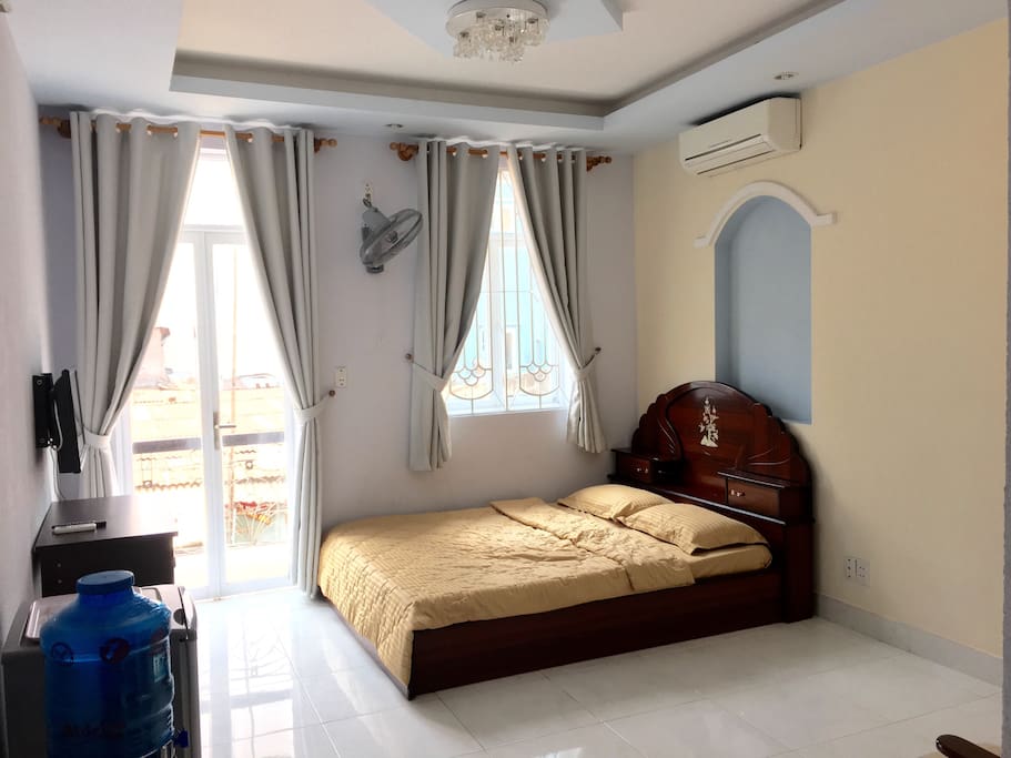 ROOM 202 - Small balcony and private bathroom (Deluxe room, biggest room)
