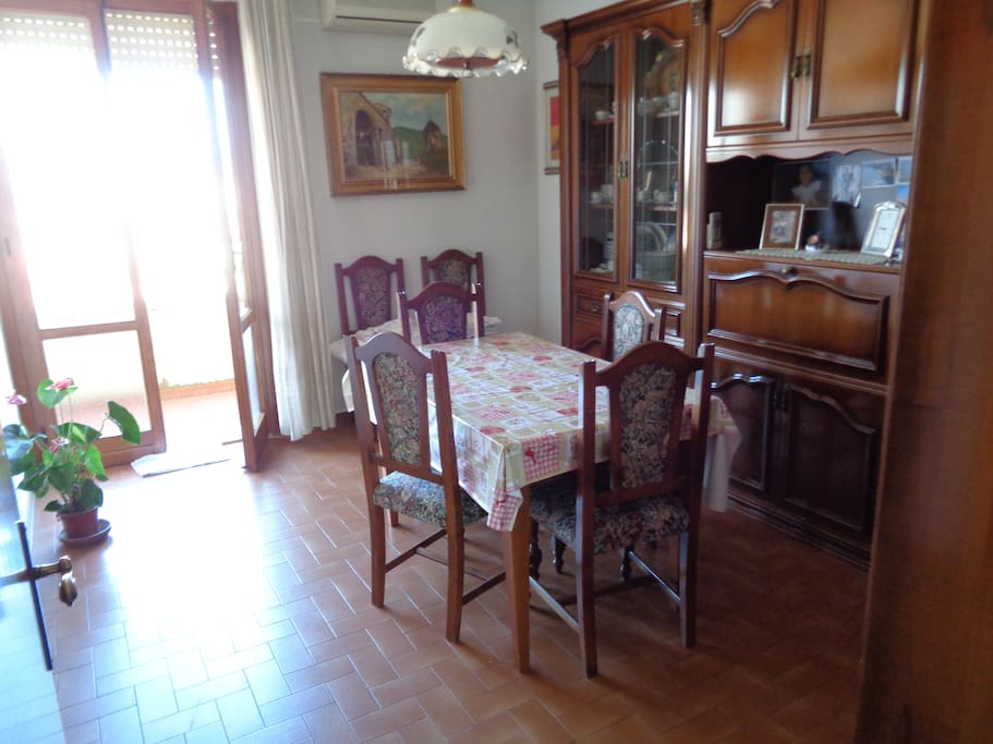 Dining room / Sala da pranzo