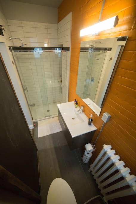 Clean, Bright Bathroom With Full-Sized Standup Shower