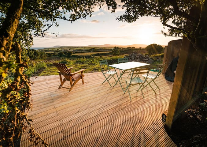 The Little Thatch Barn