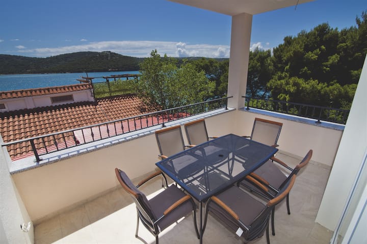 Apartman Yellow - Murter