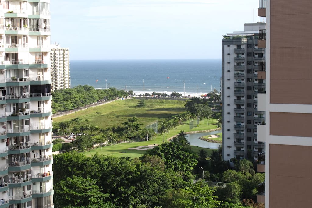 Vista para a praia da Barra da Tijuca. Acesso a pé.