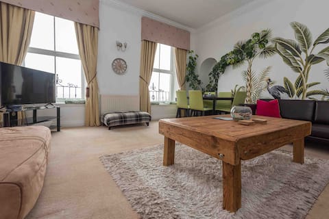 Popular Airbnb listing: Sea Glass Suite, outstanding views, free parking in Sunderland