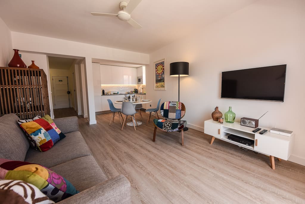 Spacious lounge with double glazed patio doors, 42" TV, Cable, Wi-Fi and and Bluetooth radio