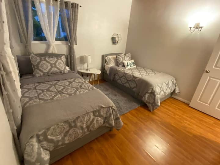 ห้องพักสำหรับ 2 คนพร้อมรางใต้เตียง