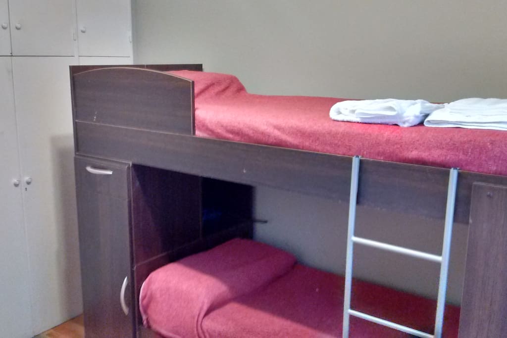 Dormitorio con litera
