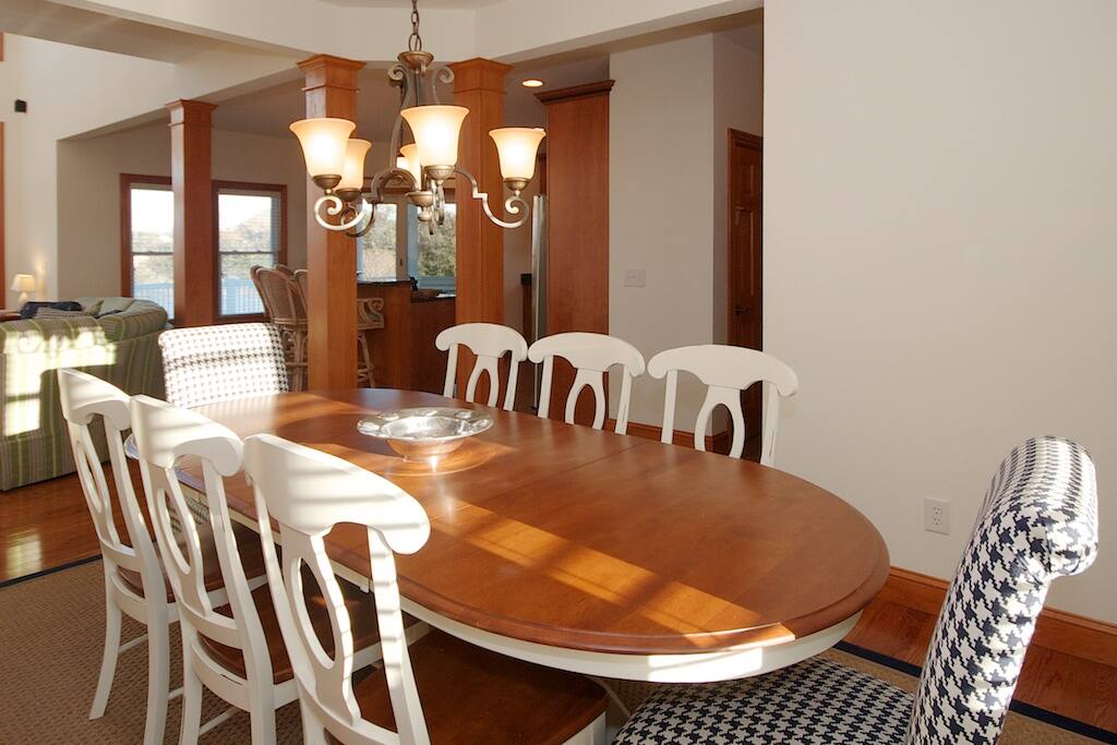 CC303: Beach Rounds | Bottom Level Dining Area