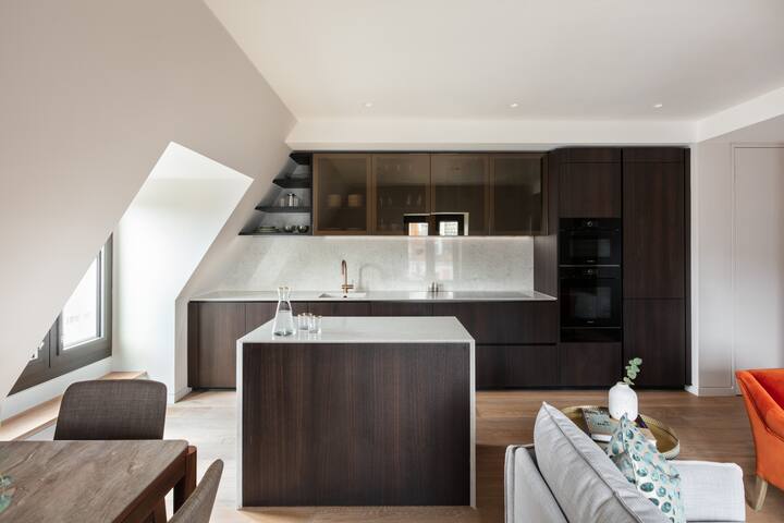 Oxford Street luxury 3 bedroom serviced apartment gallery image 4