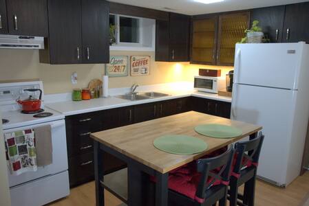 **SANITIZED**CUTE & COZY APT CLOSE TO AIRPORT