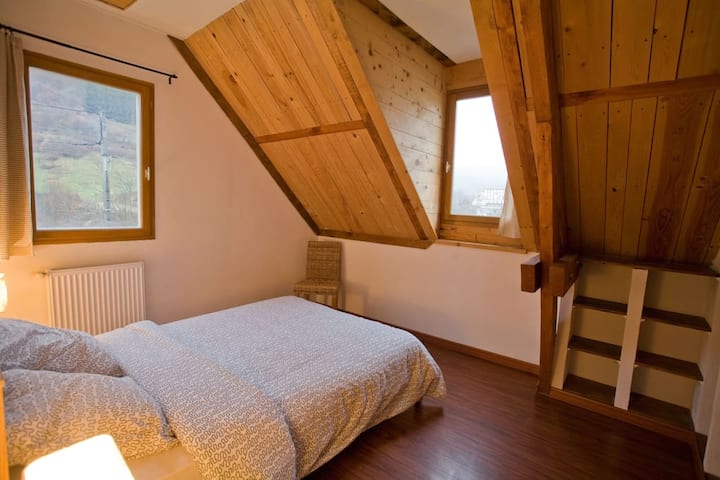 спалня 2 на горния етаж