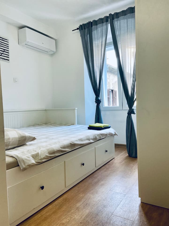 Central Rijeka – City Room With Private Access - Rijeka