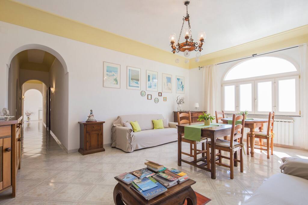 breakfast room