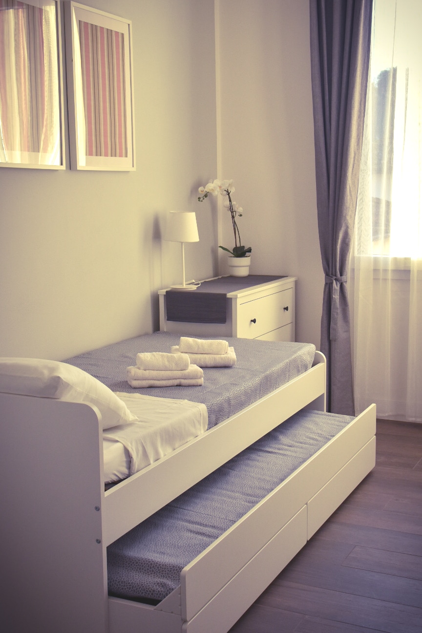 Chumba cha kulala na vitanda viwili vya mtu mmoja