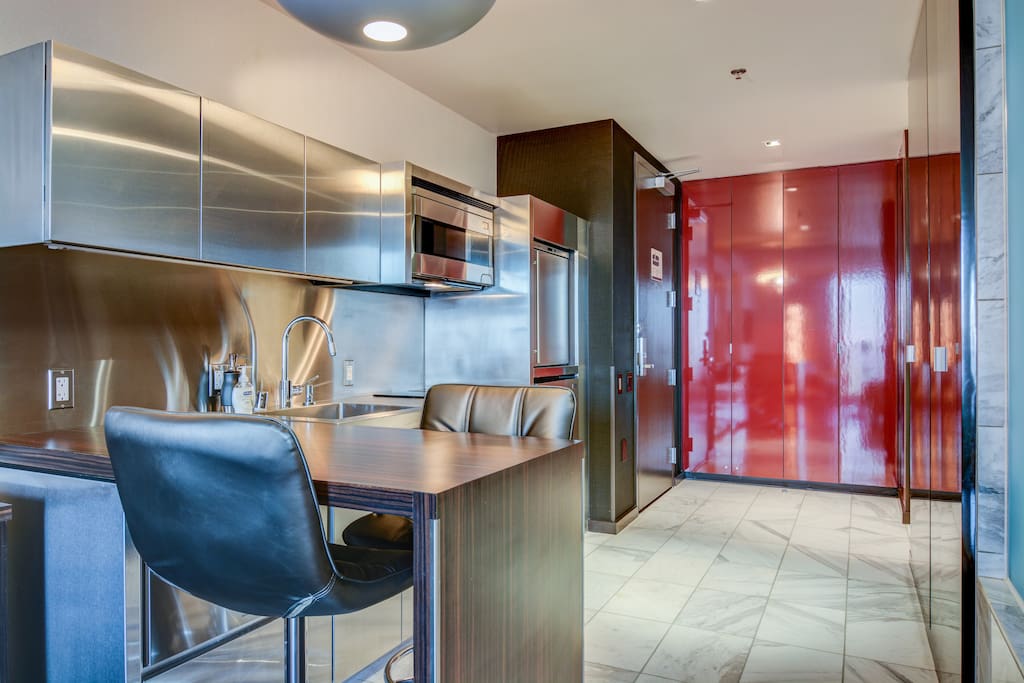 Classy and sophisticated features transform this studio into a luxurious getaway