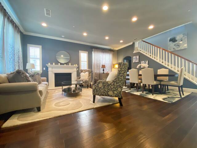 Luxury Executive 4B/2.5B Home–Walk to Santana Row gallery image 4