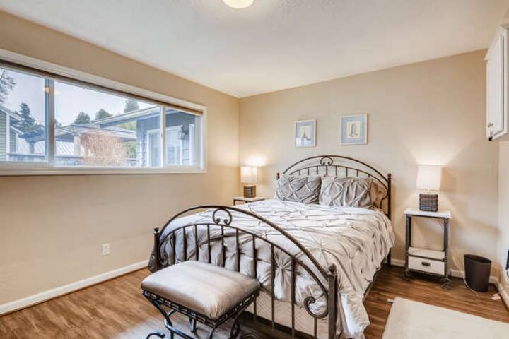 Hermosa unidad de 4 dormitorios con WIFI GRATUITA RÁPIDA - Airbnb