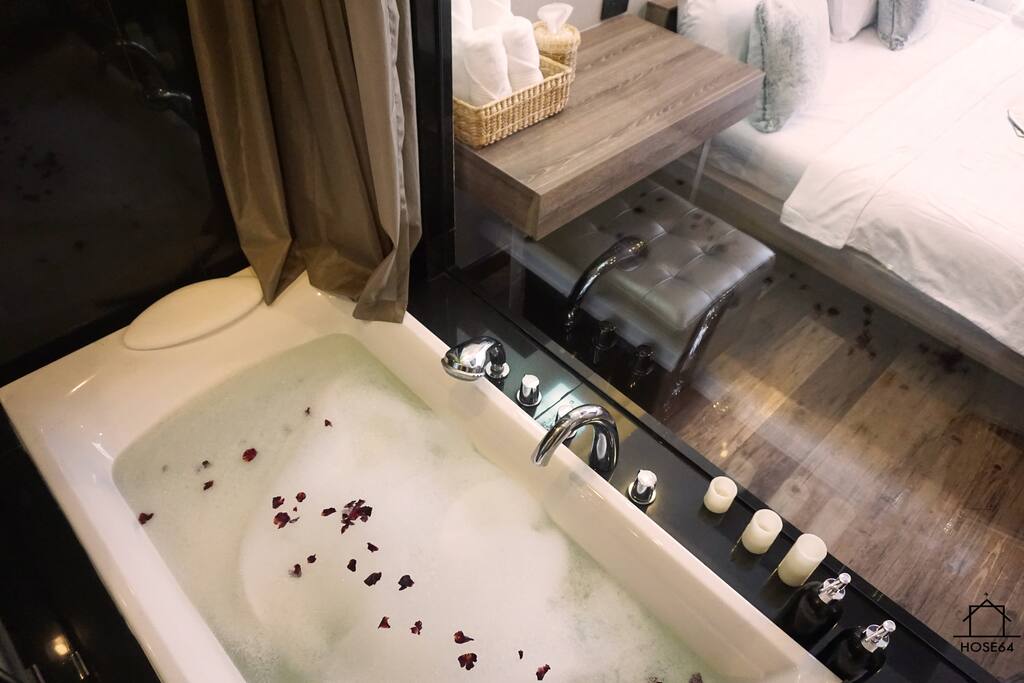 Bathtub