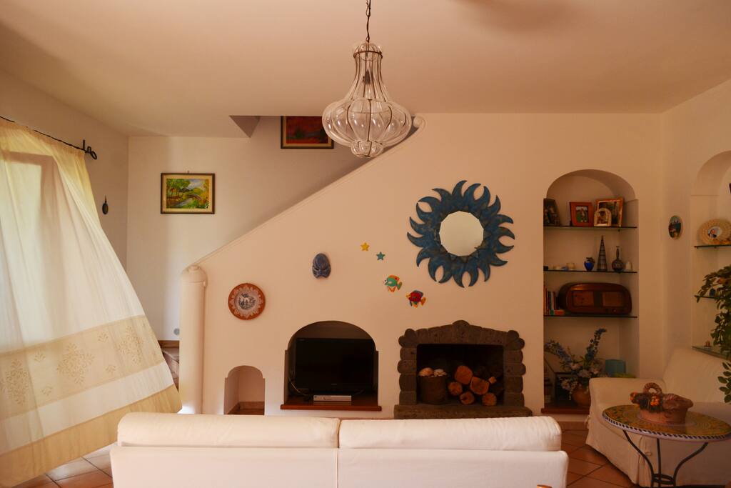 Living room/TV area