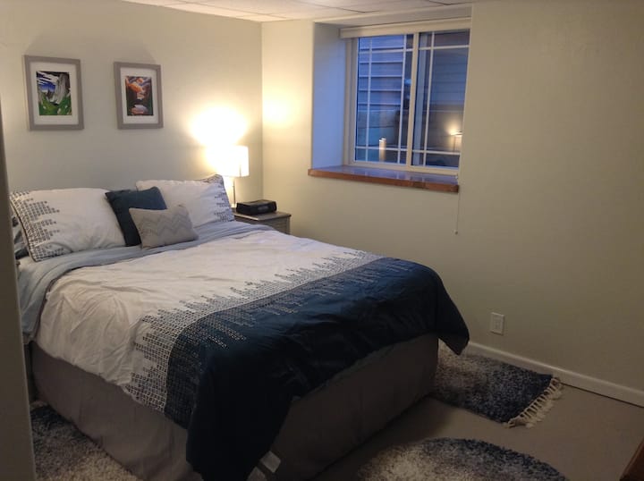 Chambre. Lit queen size.