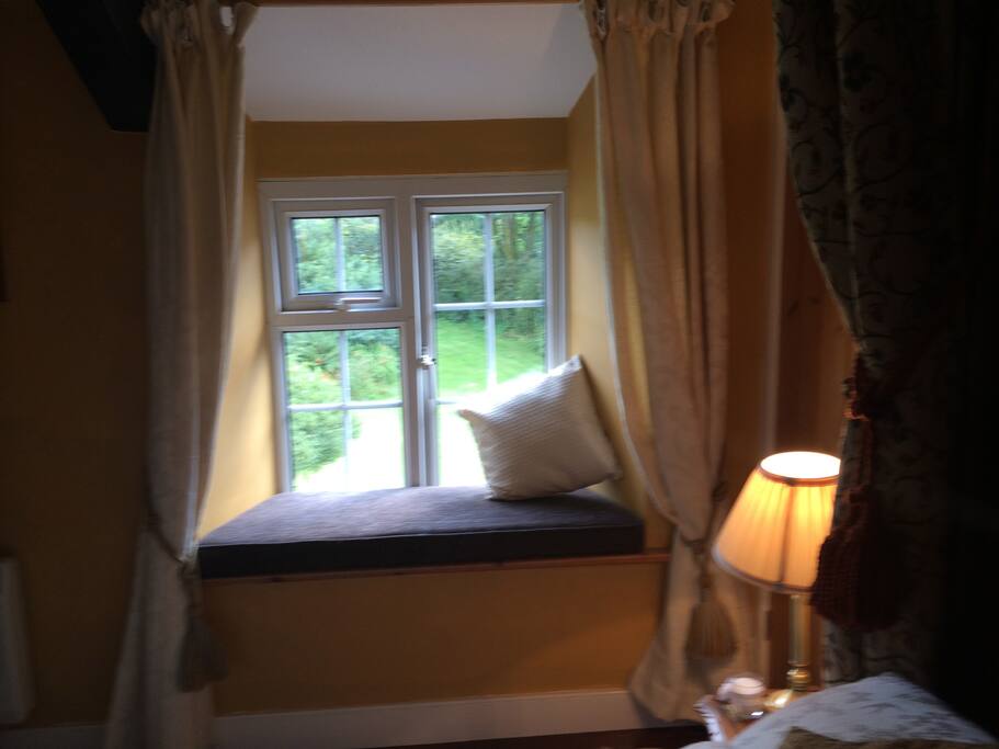 Window seat in bedroom