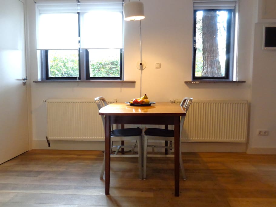 table to work, to read or to eat