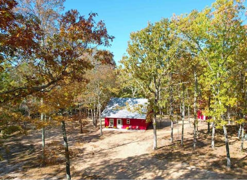 Little Red Cabin near Paddy Creek