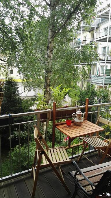 Sunny balcony (south facing)