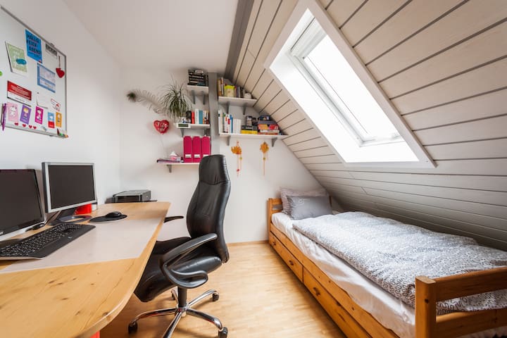 Small room in East-Karlsruhe:) including bike