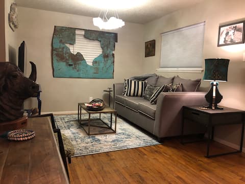 Mo’s Place / Near Medical District/Amarillo