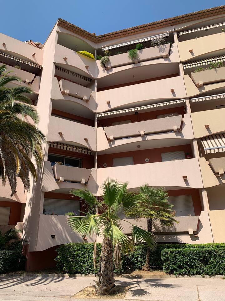 Hyères Holiday Rentals & Homes ProvenceAlpesCôte d'Azur, France