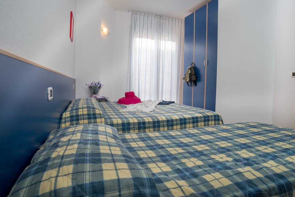 La camera con i tre posti letto
