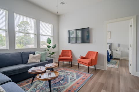 Popular Airbnb listing: City Gem - Central Retreat in the Sky w/Garage! in Macgregor