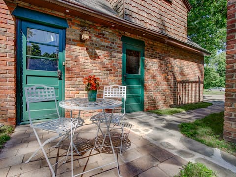 Mott Park Carriage House